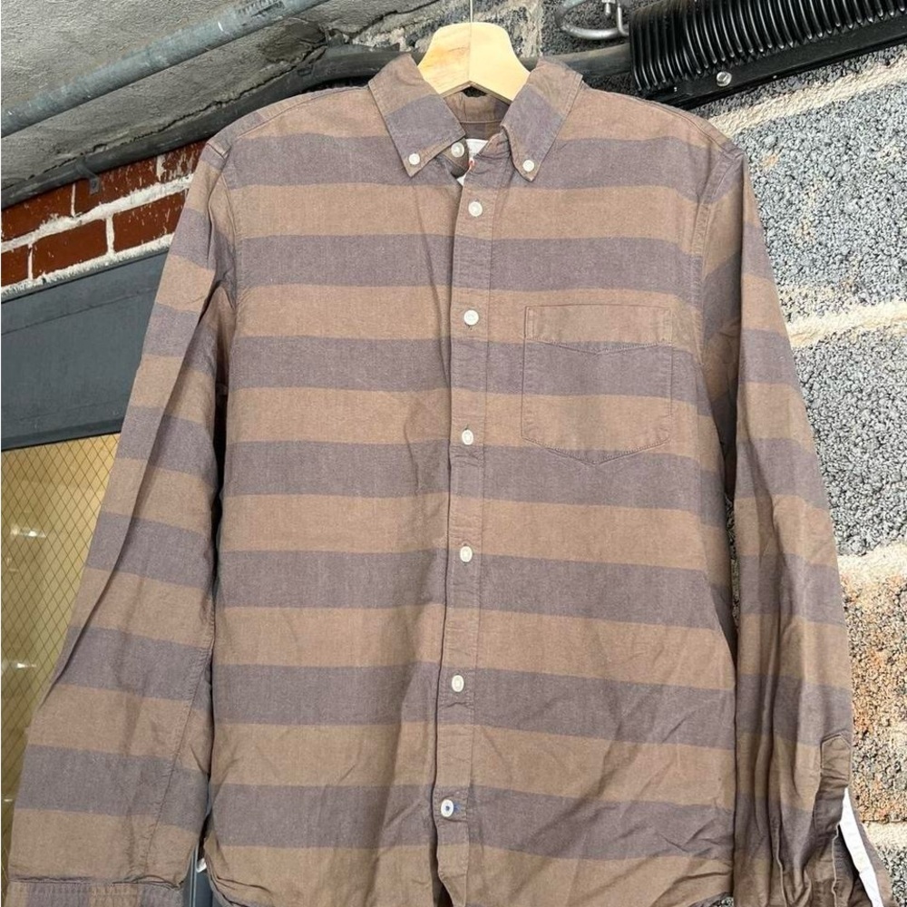GAP Men's Casual Brown Striped Buttondown - Picture 2 of 3
